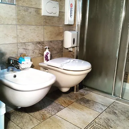 Bonacina Nocleg ze śniadaniem 3*